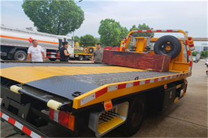 长岭附近拖车电话号码服务